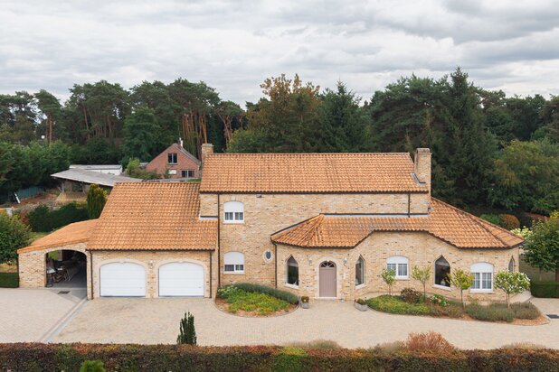 Royaal vrijstaand landhuis in zeer rustige buurt