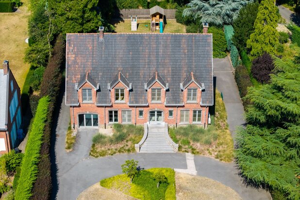 Statige villa met tal van mogelijkheden op een boogscheut centrum Waregem