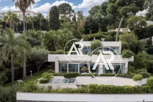 Exceptional property on the seafront of Cap Martin