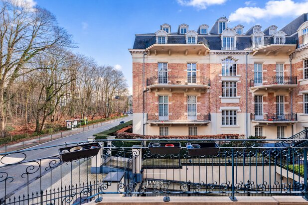 Un appartement avec terrasse face au Bois de la Cambre