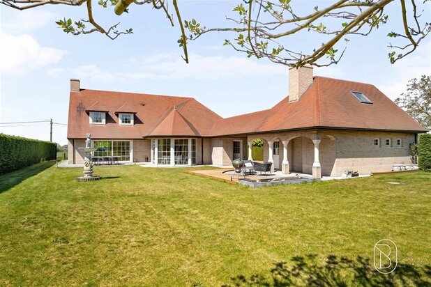 Perfect onderhouden grote villa op 3000m2.