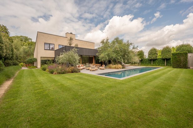 Villa magnifiquement rénovée avec piscine