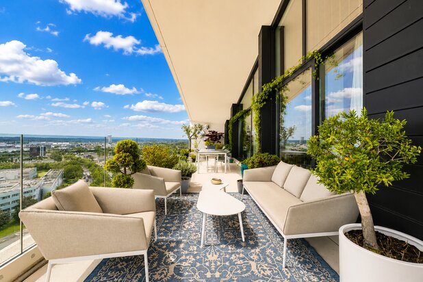 Luxury 3-Bedroom Penthouse – 82 sqm Terrace