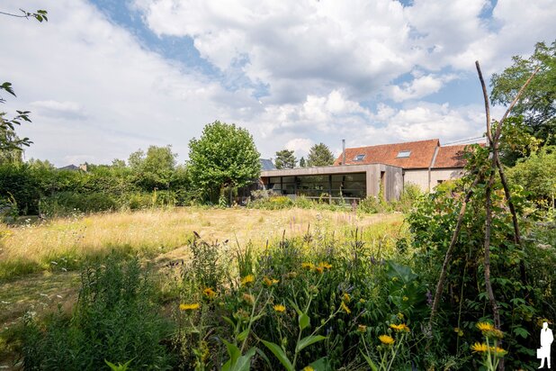 Unieke woning; architecturaal ontwerp, organische natuurtuin