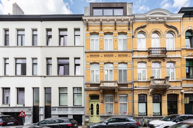 Oud-Berchem | Authentieke herenwoning met 5 slpks + tuin