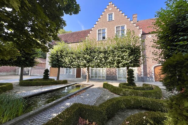 VILLA with 170 m² (or more) office or hobby space or second home * beautiful PARK / MEADOW * 12,700 m2 * near LEUVEN