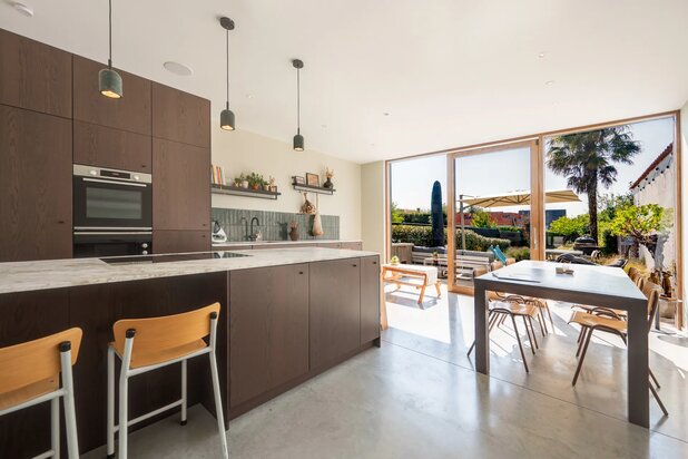 Magnificent fully renovated home, situated in a prime location in Knokke, offering beautiful unobstructed views over the Knokke polders 