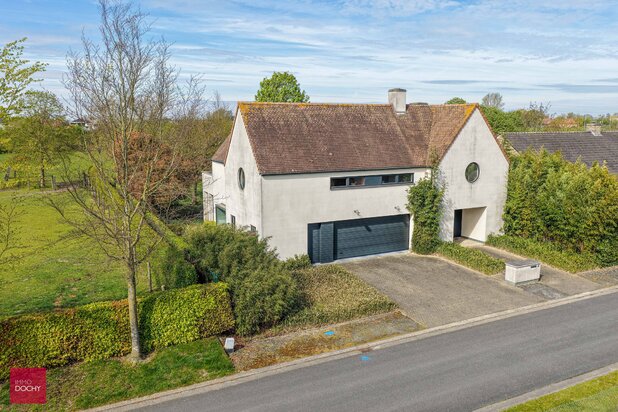 Rustig gelegen vernieuwde villa