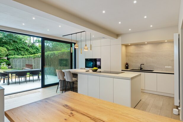 Instapklare woning met 4 slpkrs in hartje Edegem