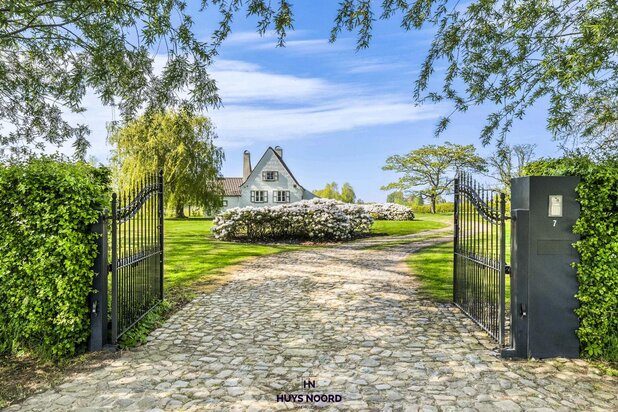 Exclusive country house villa in an idyllic setting