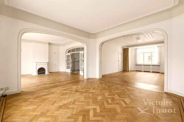 Cinquantenaire - Karaktervol appartement - 4 slaapkamers