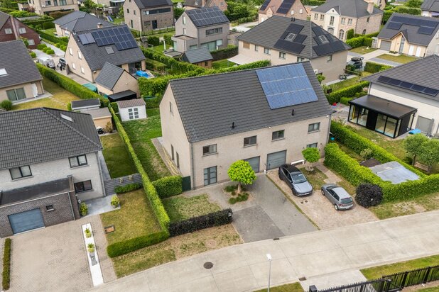 Moderne en energiezuinige gezinswoning in hartje Lochristi