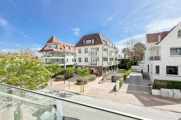 Appartement contemporain idéalement situé au Zoute –Kustlaan