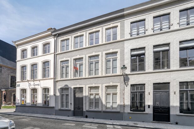 Prachtige burgerwoning naast de Sint-Annakerk