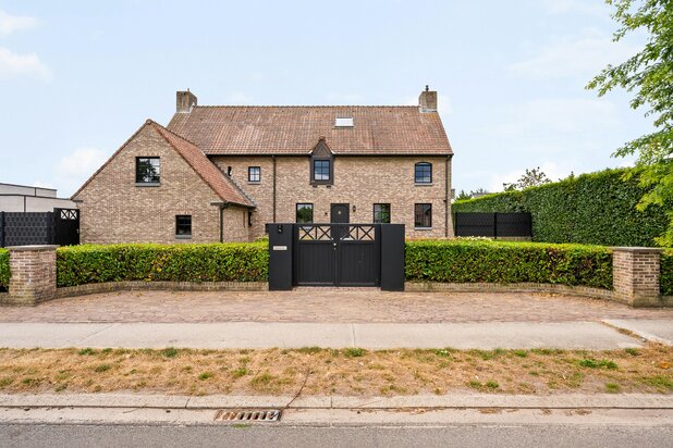 Prachtige villa met zicht over weilanden op 1,6 Ha te Lommel