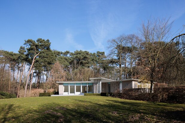 Architecturale woning op een perceel van ca. 3.992m2