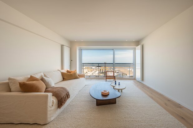 A beautifully renovated flat on the Zeedijk in the Zoute district, with unobstructed sea views
