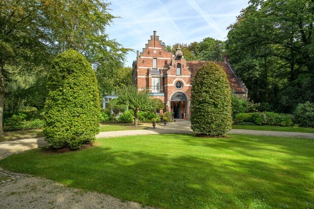 Historische villa (1758) met parktuin op 9.053 m²
