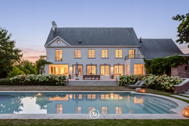 Villa française avec piscine et poolhouse