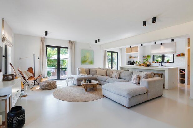 Villa rénovée avec studio indépendant ou espace professionel