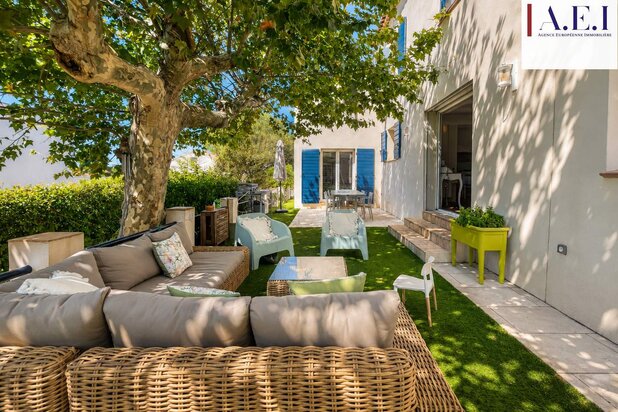 Six-Fours-les-Plages Propriété provençale de 273 m2 avec p