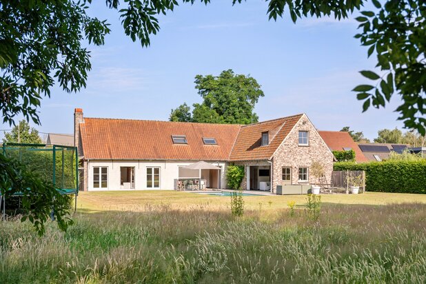 Landelijke villa op uitzonderlijk groot perceel