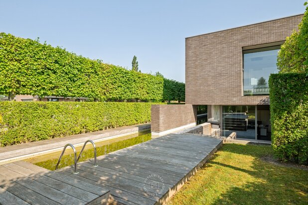 Moderne woning met kantoormogelijkheden naast de renbaan van Kuurne