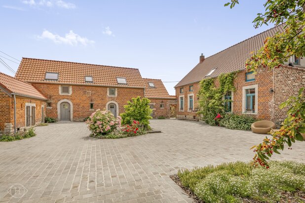 Exclusief gerenoveerde hoeve met 2 woonentiteiten