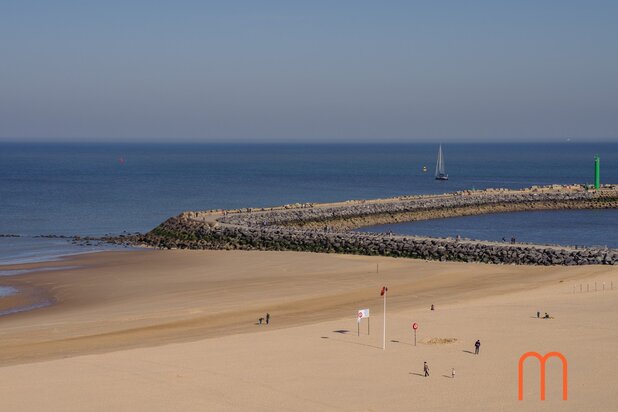Penthouse de luxe à vendre à Ostende avec vue latérale sur la mer et grande terrasse