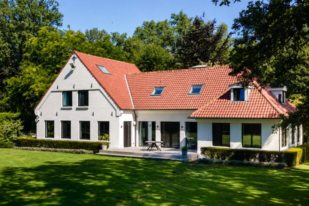 Volledig gerenoveerde villa op uitzonderlijk parkdomein!
