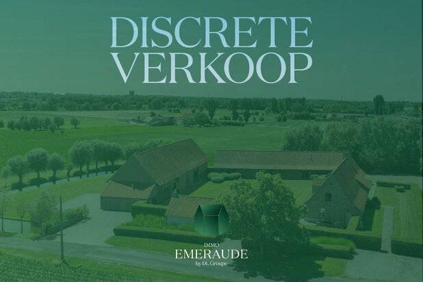 Ferme en carré près de Courtrai