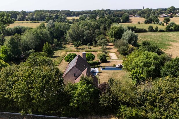 Villa exclusive sur un vaste domaine avec étang de baignade!