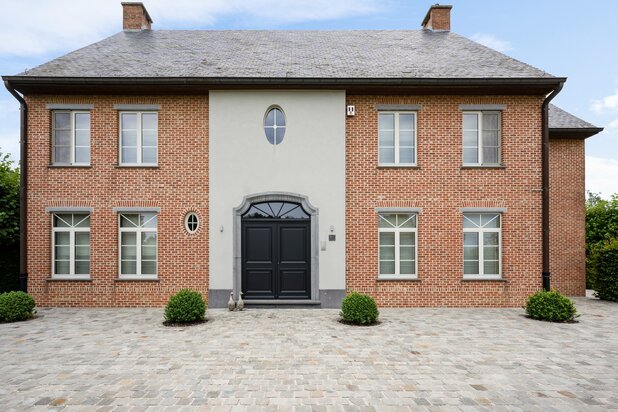 Exclusieve villa met 550 m² bewoonbare oppervlakte op een prachtig perceel van 5.458 m² nabij het centrum van Heist-op-den-Berg