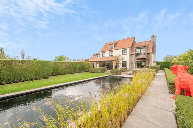 Prachtige alleenstaande villa met panoramische zichten en buitenzwembad