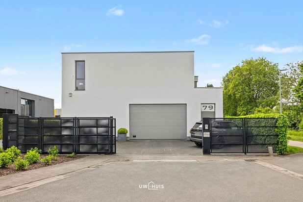 Exclusieve KMO-unit met penthouse, magazijn en beauty lounge op toplocatie in Pareinpark Beveren