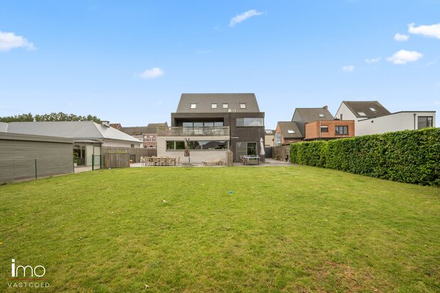 Ruime woning met ruimte voor vrij beroep op toplocatie