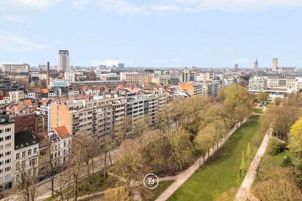 Authentieke stadswoning met frontaal uitzicht op het Zuidpark
