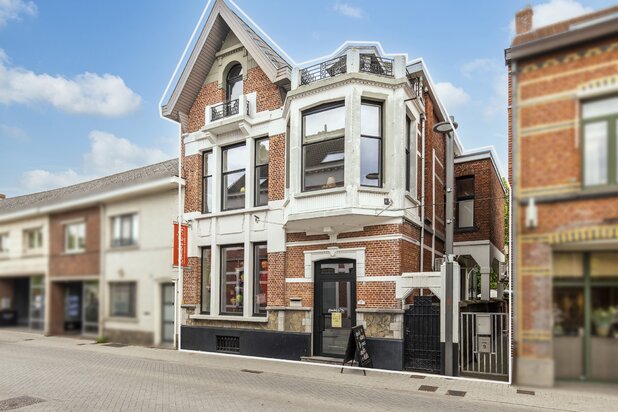 Karaktervol herenhuis met tuin en parking in Kasterlee