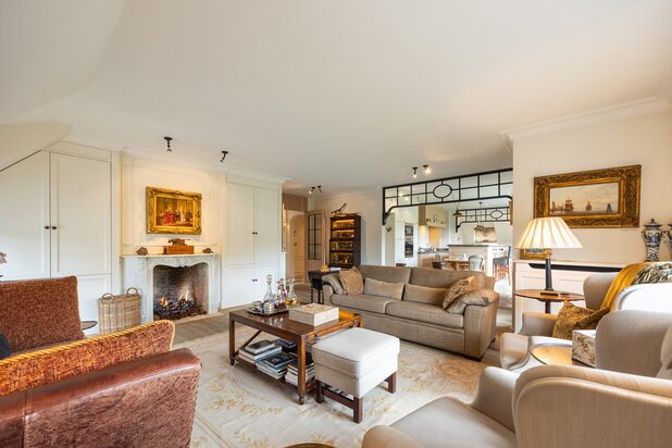 UITZONDERLIJK VILLA APPARTEMENT MET ZUIDWEST TERRASSEN