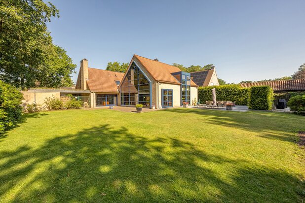 Ruime villa op 2.715 m² in een rustige en groene omgeving