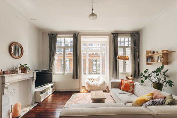 Markgrave District: Stylish Townhouse with Roof Terrace