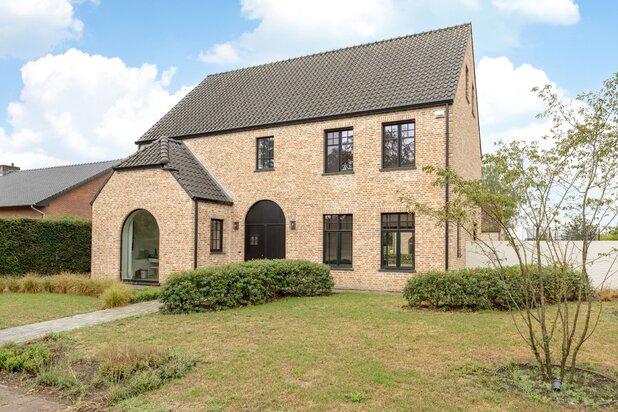Hoogwaardig afgewerkte woning op perceel van 1.112m².