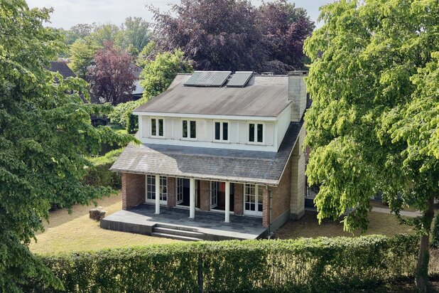 Karaktervolle villa op gegeerde ligging te Sint-denijs westrem