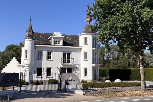 KLASSE  villa met bijzondere UITSTRALING (momenteel privé + kantoren + kangoeroewoning)