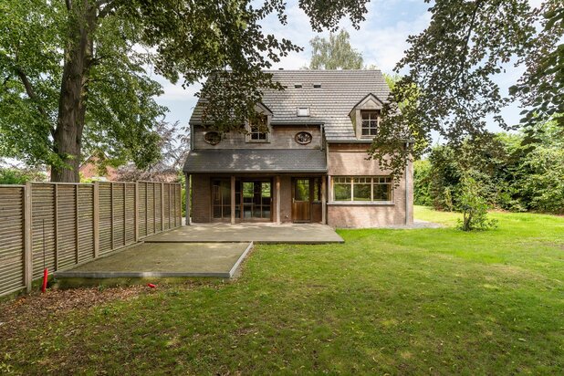 Stijlvolle houtmassief villa in een rustige en groene omgeving