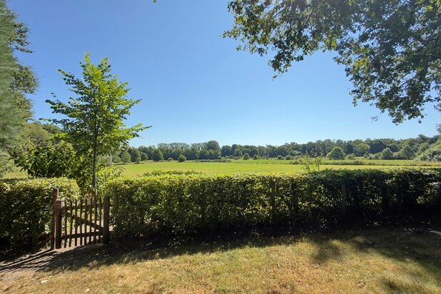 Exclusieve villa 540m² in authentieke stijl met praktijk-kantoorruimte op 17 are met vergezicht op Netevallei