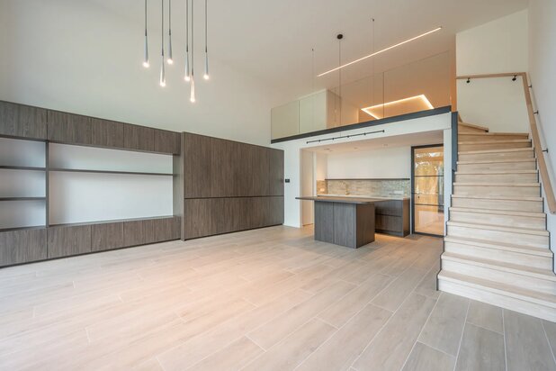 Exclusief gelijksvloerappartement met mezaninne en terras in hartje Duinenwater