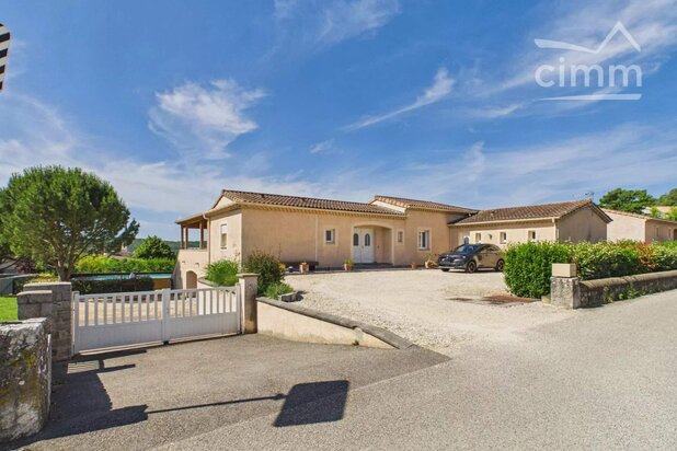 Tènement coeur du village Chauzon, 3 appartements de standing