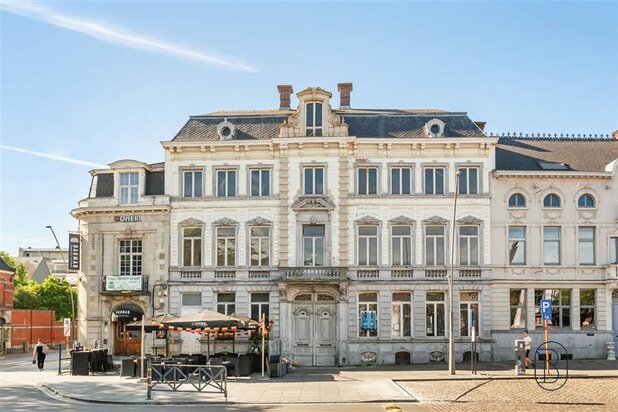 Statige herenwoning (1.000 m²) op de Markt in Ronse