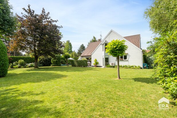 Charmante villa met veel ruimte en groene tuin in Wemmel